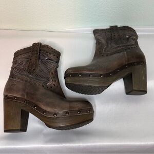 Ariat Memphis Natural Distressed Boots (Mismatched Size)